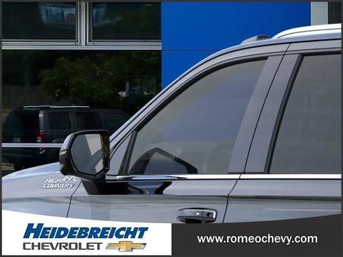 New 2025 Chevrolet Suburban High Country image 13