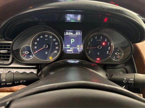 Used 2010 Maserati Quattroporte S image 36