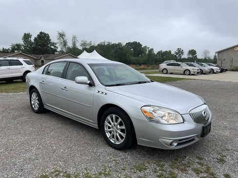 Used 2011 Buick Lucerne CXL w/ Driver Confidence Package FWD image 2