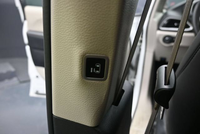 Used 2024 Chrysler Pacifica Touring-L FWD image 28