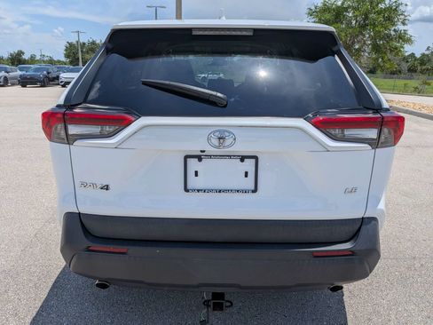 Used 2022 Toyota RAV4 LE FWD image 6