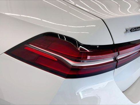 Used 2024 BMW 530i xDrive w/ Convenience Package image 25