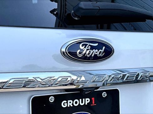 Used 2014 Ford Explorer XLT w/ Equipment Group 202A image 9