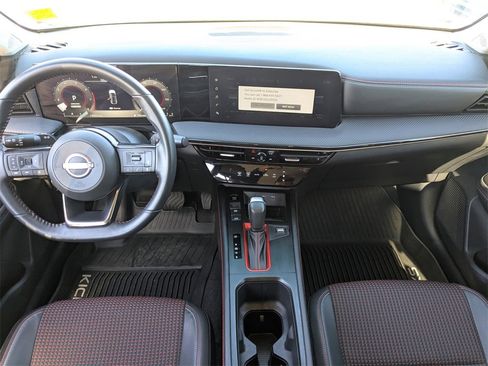 Used 2025 Nissan Kicks SR w/ Illumination Package image 2