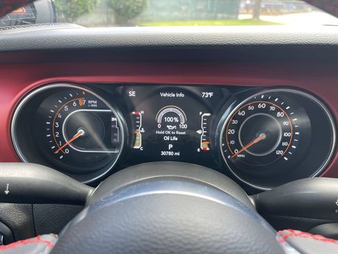 Used 2023 Jeep Gladiator Rubicon AWD/4WD image 11