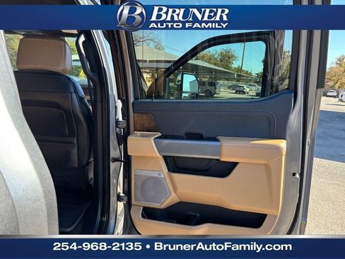 Used 2024 Ford F250 Lariat w/ Chrome Package image 17