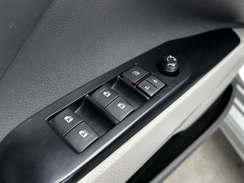 Used 2019 Toyota Camry SE image 11