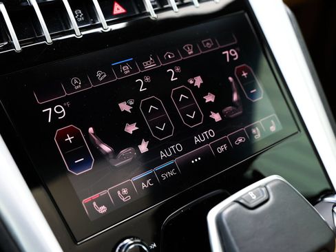 Used 2019 Lamborghini Urus AWD/4WD image 16