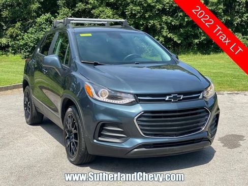 Used 2022 Chevrolet Trax LT w/ Premium Seat Package AWD/4WD image 1
