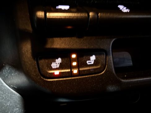 Used 2018 Chevrolet Colorado Z71 AWD/4WD image 32