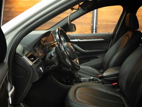 Used 2017 BMW X1 xDrive28i image 9