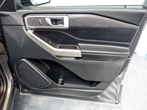 Used 2022 Ford Explorer XLT AWD/4WD image 31