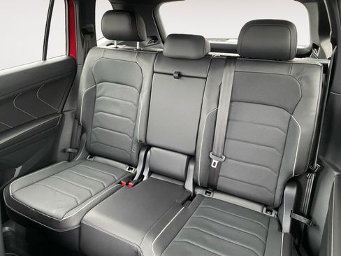 Used 2024 Volkswagen Tiguan SEL R-Line image 19