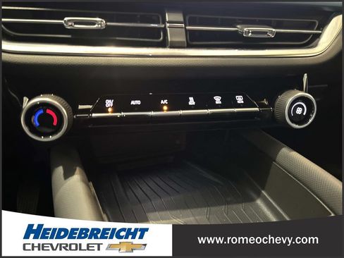 Used 2024 Chevrolet Equinox EV LT FWD image 23