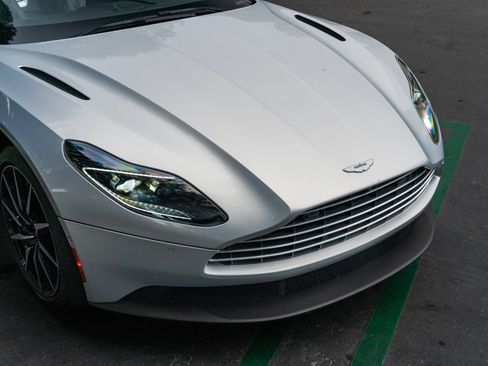 Used 2020 Aston Martin DB11 Volante RWD image 11