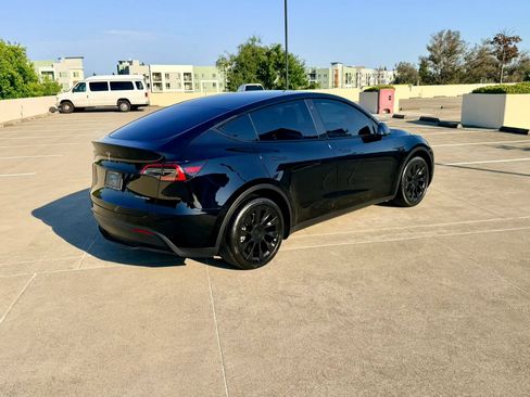 Used 2021 Tesla Model Y Long Range AWD/4WD image 6