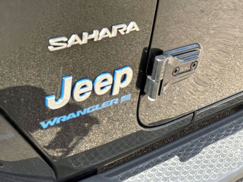 Used 2023 Jeep Wrangler Unlimited Sahara w/ Cold Weather Group AWD/4WD image 6