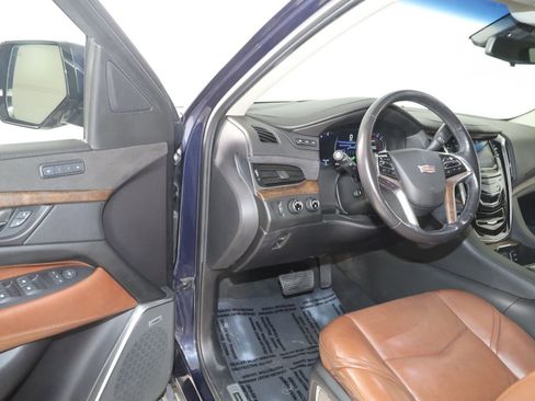 Used 2019 Cadillac Escalade ESV Premium Luxury image 49
