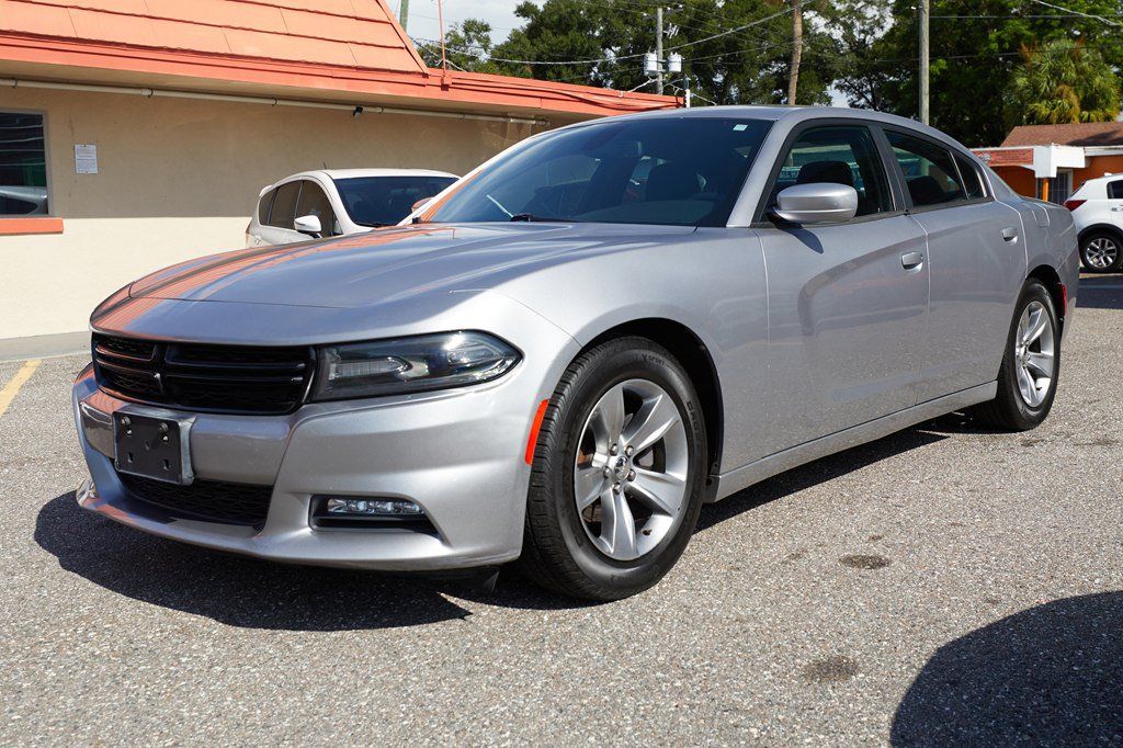 Used 2017 Dodge Charger SXT RWD image 1
