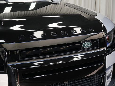 Used 2020 Land Rover Defender 110 First Edition image 37