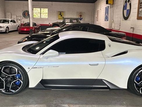 Used 2022 Maserati MC20 Coupe RWD image 2