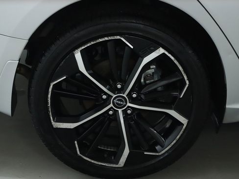 Used 2024 Nissan Altima 2.5 SR w/ SR Premium Package image 12