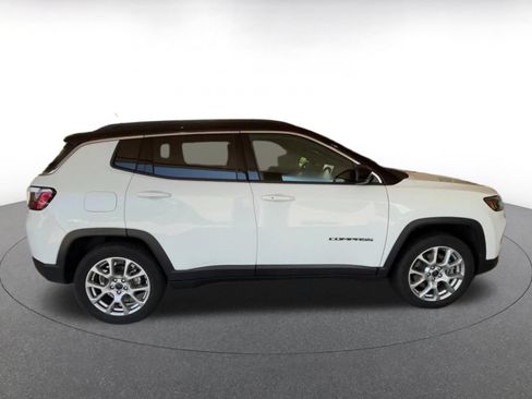 Used 2025 Jeep Compass Limited AWD/4WD image 15