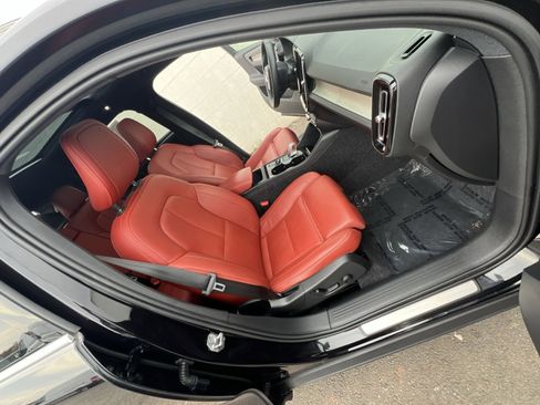 Used 2019 Volvo XC40 T5 Inscription image 27