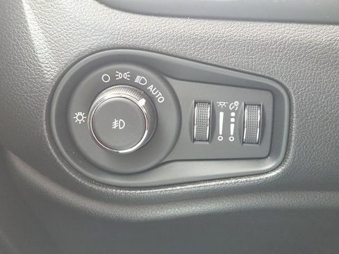 Used 2021 Jeep Renegade Latitude w/ Convenience Group AWD/4WD image 24