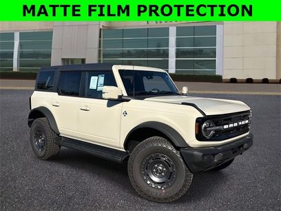 New 2025 Ford Bronco Outer Banks w/ Sasquatch Package