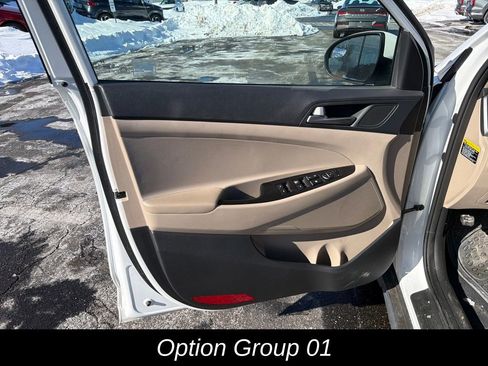 Used 2018 Hyundai Tucson SE w/ Cargo Package image 11