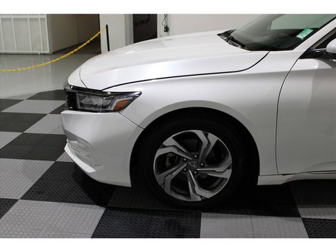 Used 2020 Honda Accord EX image 9