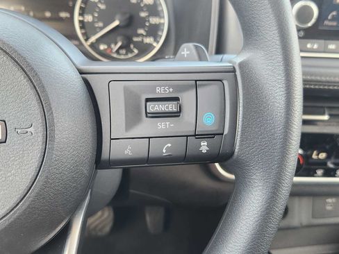 Used 2024 Nissan Rogue SV AWD/4WD image 29
