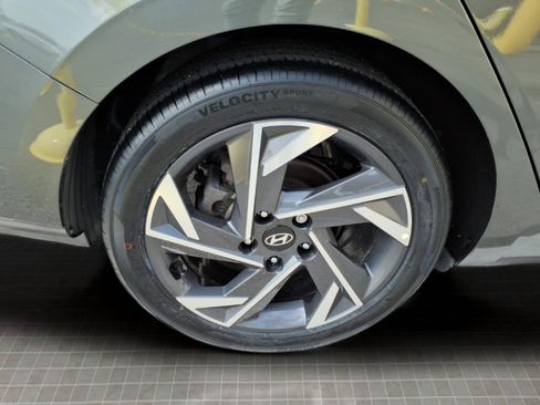 Used 2025 Hyundai Elantra Limited image 13