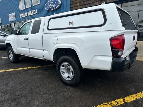 Used 2020 Toyota Tacoma SR5 RWD image 3