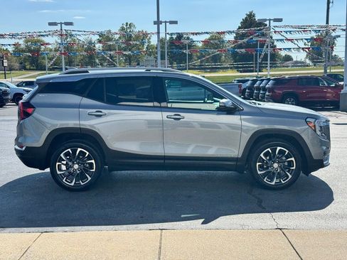 Used 2023 GMC Terrain SLT image 4