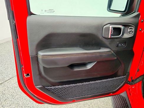 Used 2025 Jeep Wrangler Unlimited Sahara image 9