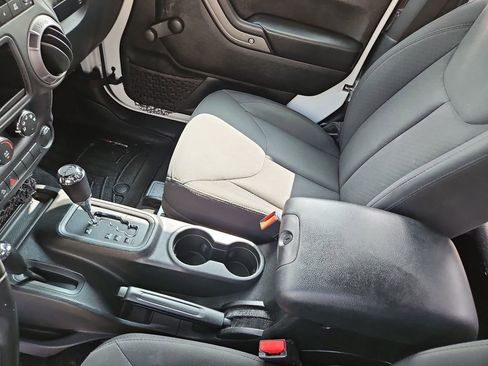 Used 2018 Jeep Wrangler Sport image 16