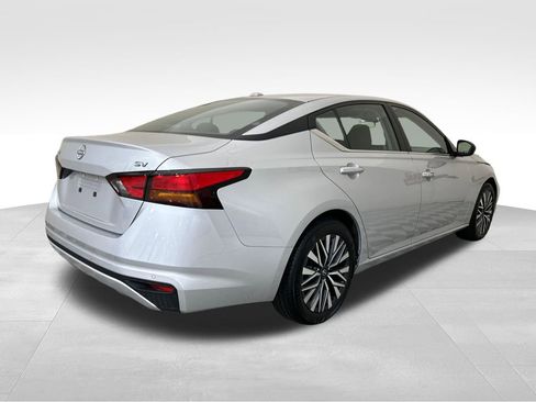 Used 2024 Nissan Altima 2.5 SV FWD image 5