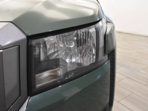 Used 2025 Nissan Frontier SV w/ SV Convenience Package RWD image 9