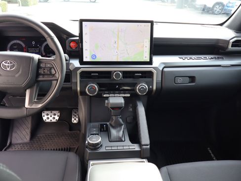 Used 2025 Toyota Tacoma TRD Sport image 18