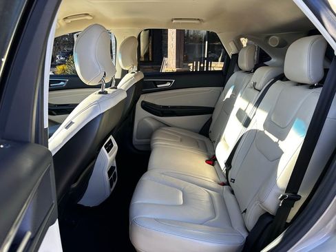 Used 2018 Ford Edge Titanium w/ Technology Package image 38