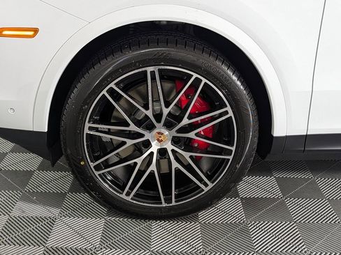 New 2026 Porsche Cayenne S AWD/4WD image 11