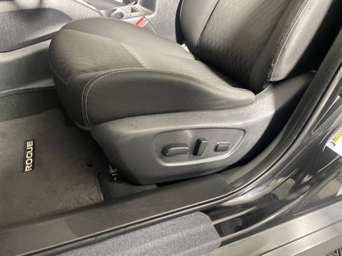Used 2019 Nissan Rogue SV AWD/4WD image 11
