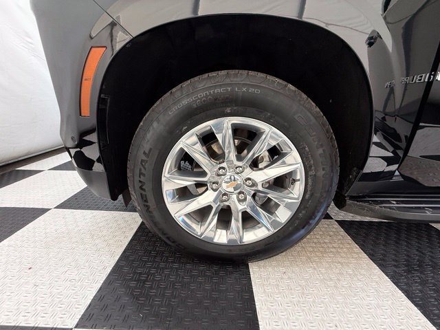 Used 2026 Chevrolet Suburban Premier AWD/4WD image 12