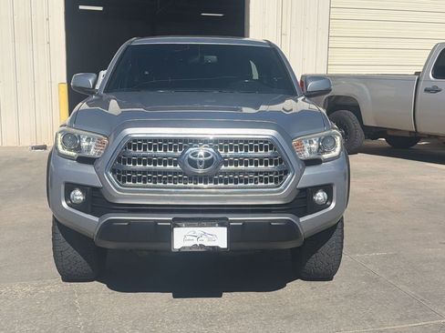 Used 2016 Toyota Tacoma TRD Off-Road w/ Towing Package image 2