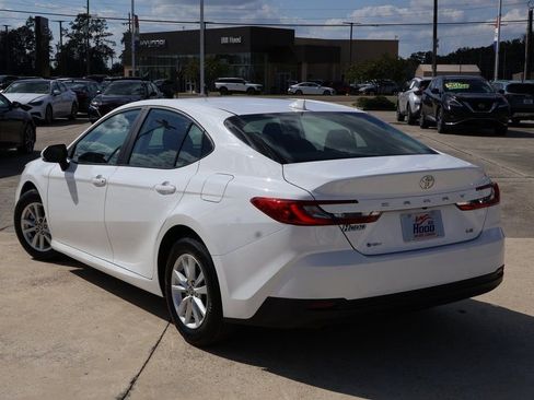 Used 2025 Toyota Camry LE image 2