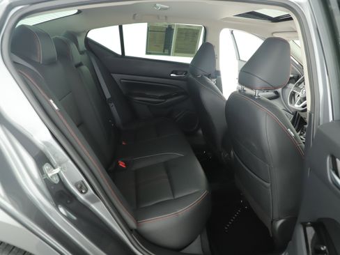 Used 2024 Nissan Altima 2.5 SR w/ SR Premium Package image 8