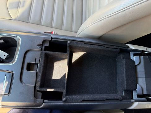 Used 2017 Ford Fusion SE w/ Fusion SE Technology Package image 29