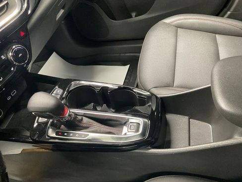 Used 2025 Chevrolet Trax RS w/ Sunroof Package FWD image 22